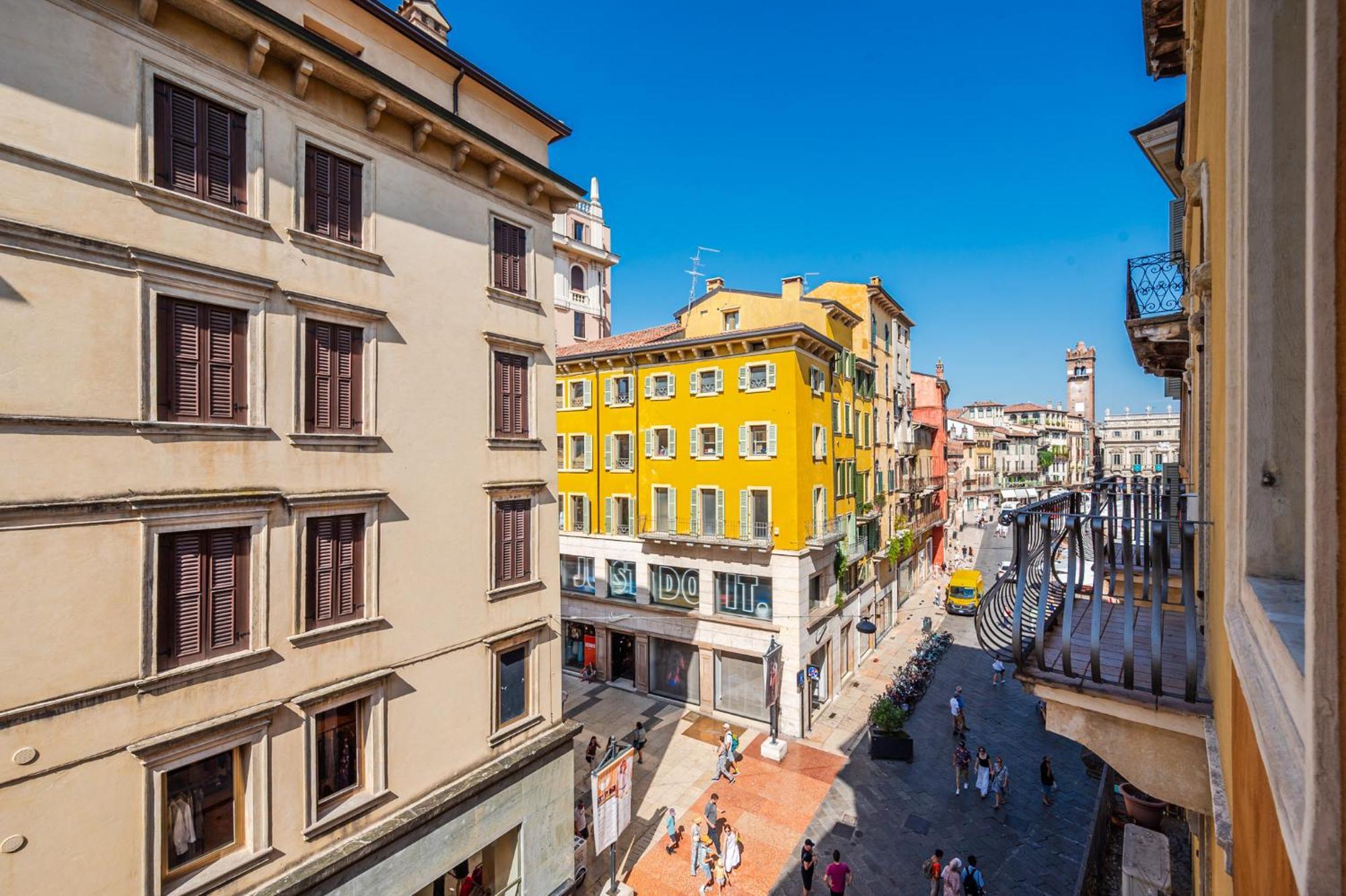 Hoomee Piazza Erbe Apartment - Verona — Photos 1